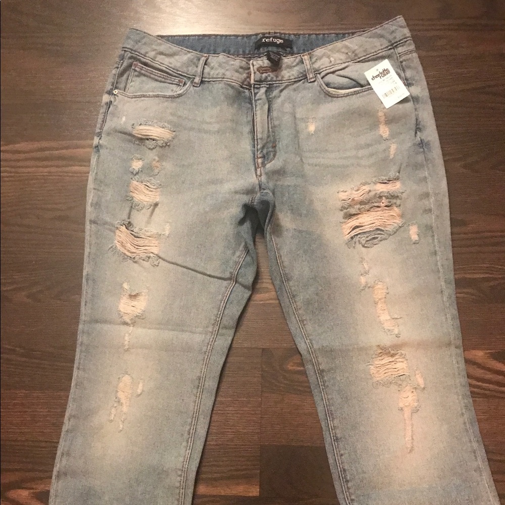 Destroyed cuff ankle jeans